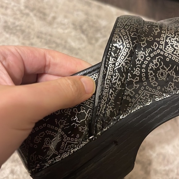 DANSKO Silver Black Clogs Size 37 - 7 Pattern Printed Hospital Nursing - Picture 8 of 9
